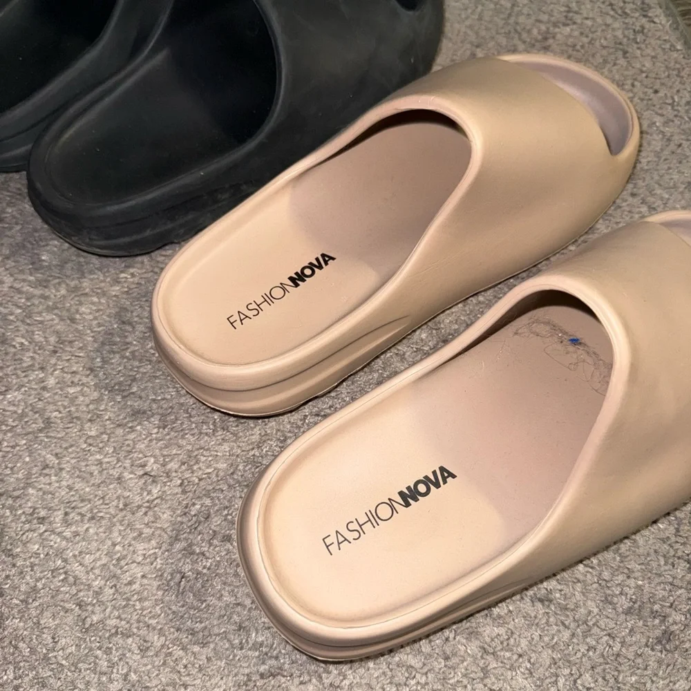 USED LOT OF 2 Foam Slides black cream‎ Womens 8 fashion nova - Picture 2 of 11